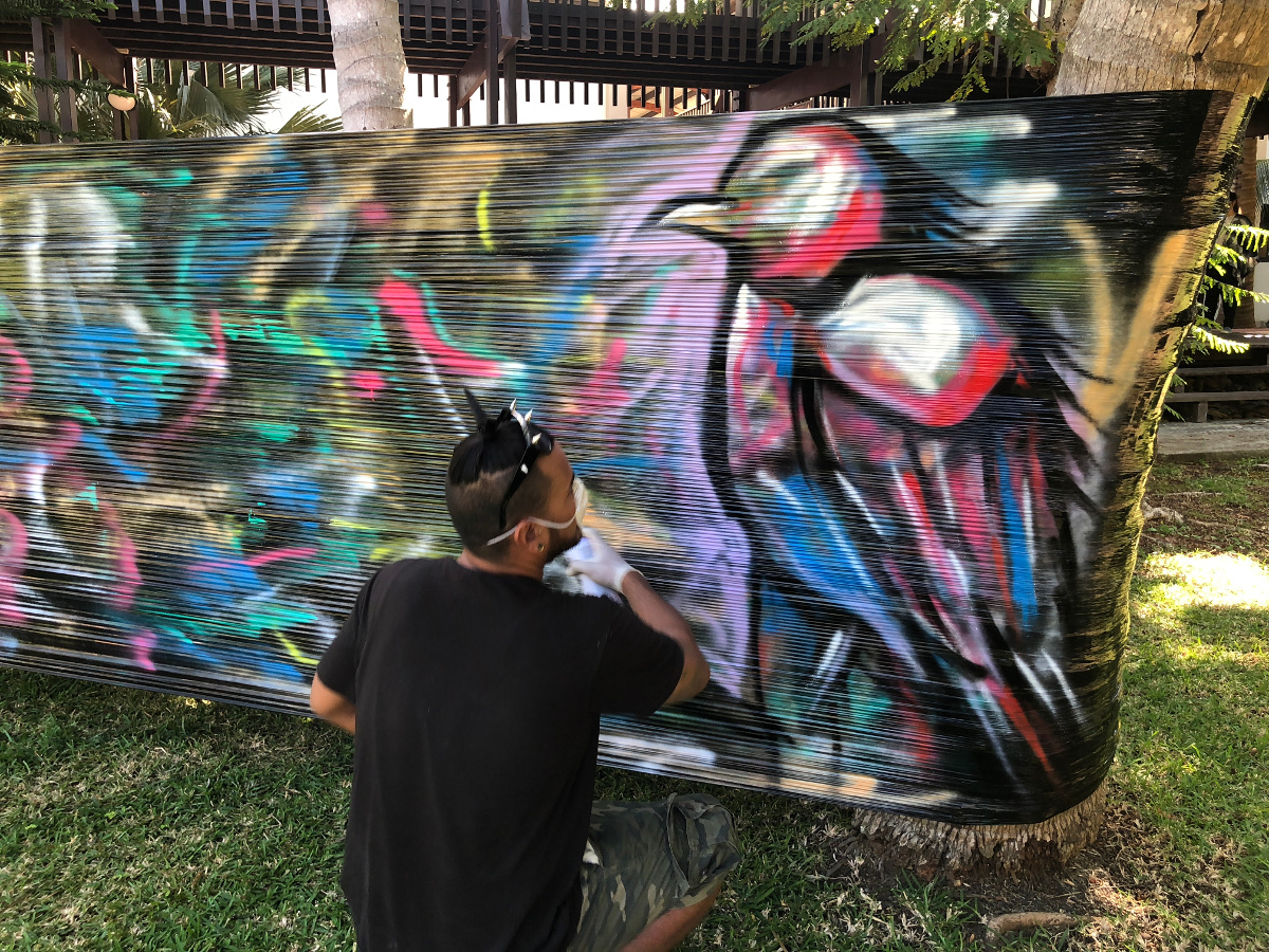training on graffiti techniques (Tonga team)