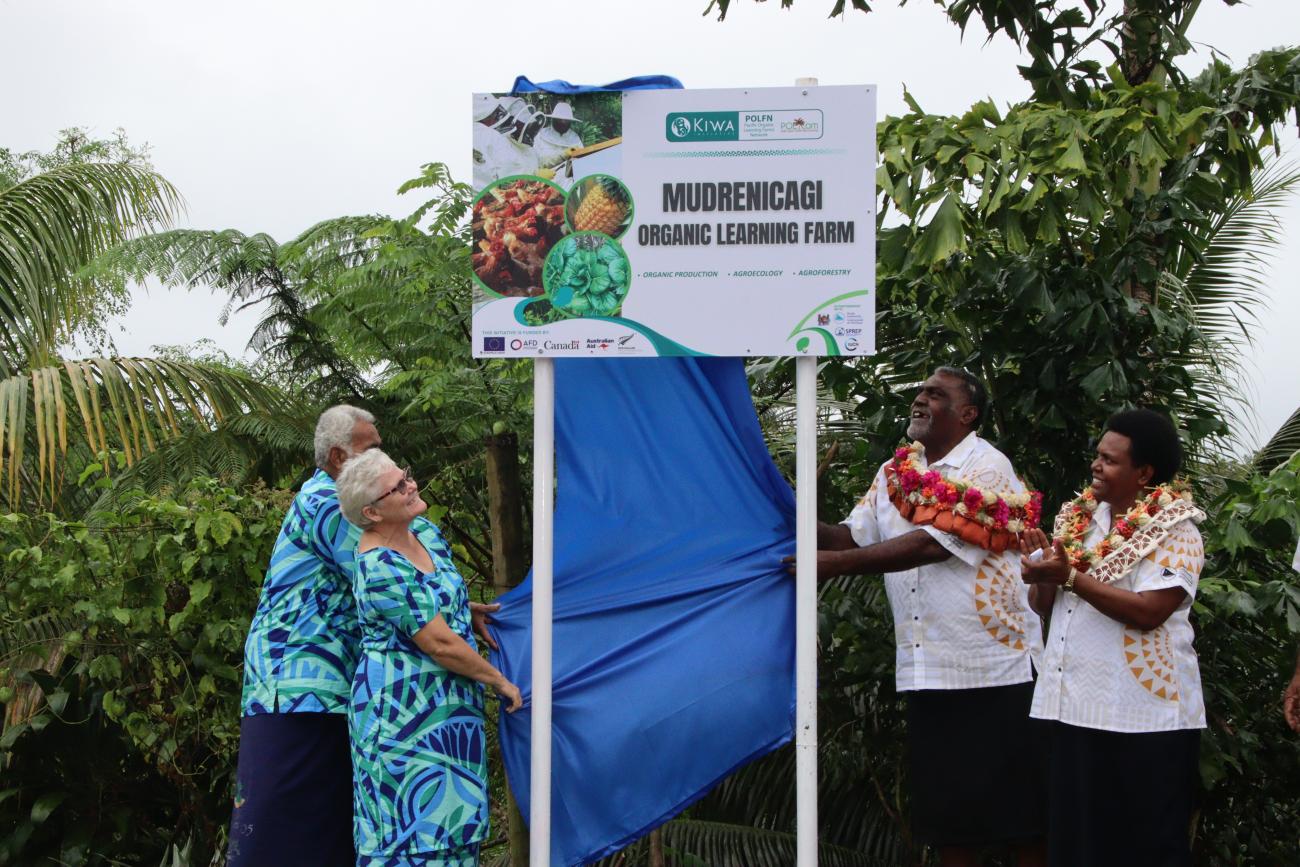 Arthur and Karen Mills, owners and farmers, Fiji Assistant Minister for Agriculture and Waterways Honourable Tomasi Tunabuna and Florence Rahiria, Manager of Operations at SPC’s Land Resources Division launch Mudrenicagi Organic Learning Farm. 
