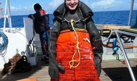 Laure, for her first voyage at sea has tried the survival suit